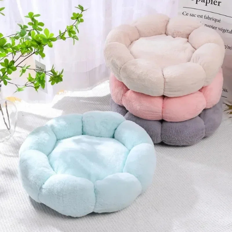 🌸 Flower-Shaped Fuzzy Dog Bed